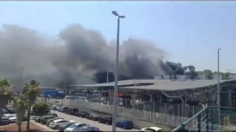 ما حقيقة اندلاع حريق كبير في مرفأ بيروت؟ (فيديو)