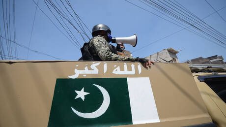 مسلحون يسقطون طائرة عسكرية شمال غربي باكستان