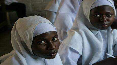 غامبيا تؤكد الحظر الذي فرضته على ختان الإناث