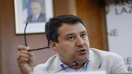 نائب رئيس الوزراء الإيطالي: لا لفرضية إرسال أسلحة هجومية لأوكرانيا