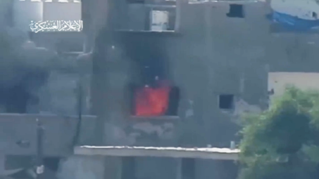 شاهد.. استهداف آليات ومبنى تحصن بداخله جنود إسرائيليون شرق مدينة رفح جنوب غزة