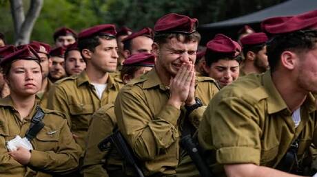 والد جندي إسرائيلي قتيل ينفجر في وجه نتنياهو: أنت المذنب (فيديو)