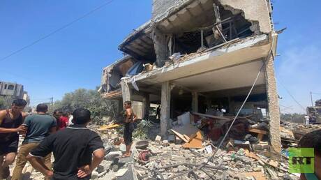 بالفيديو.. قتلى وجرحى في غارة إسرائيلية على منزل شرق خان يونس