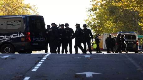 الشرطة الإسبانية تعتقل مشتبها به في هجوم على السفارة الأمريكية لدى مدريد
