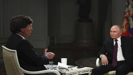 تاكر كارلسون يكشف تفاصيل مهمة من حديث مع الرئيس بوتين بعد إطفاء الكاميرا