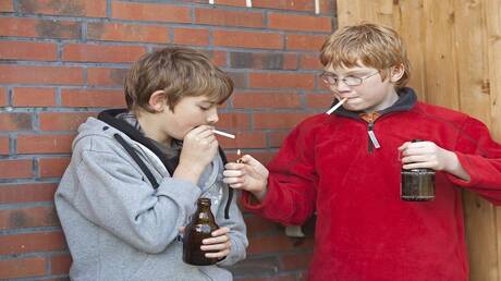 اكتشاف تغيرات مثيرة للقلق في أدمغة المراهقين الذين يتناولون الكحول