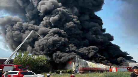 حريق ضخم يلتهم 4 مصانع في بورصة التركية (فيديو)