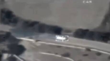 الجيش الاسرائيلي  يستهدف مركبة على طريق بلدة شقرا جنوب لبنان (فيديو)