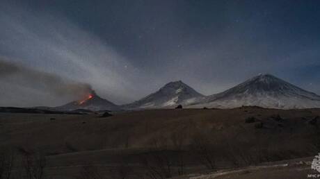 روسيا.. بركان بيزيمياني يقذف عمودا من الرماد مرتين