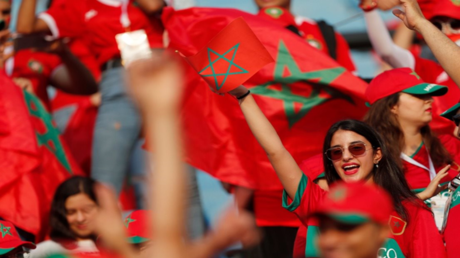 الجماهير المغربية تجتاح شوارع سانت إتيان قبيل موقعة الأرجنتين (فيديو)