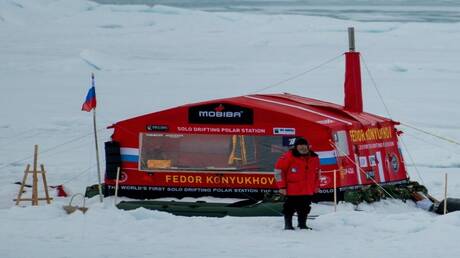 الرحالة الروسي فيودور كونيوخوف يمضي 14 يوما على قطعة جليد في المحيط المتجمد الشمالي