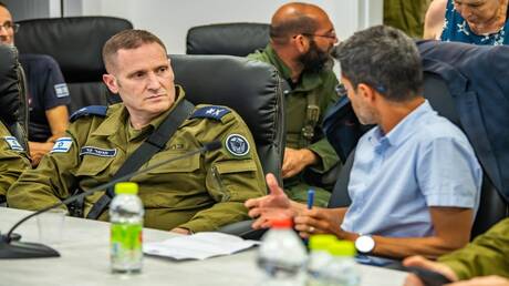 متوعدا بمفاجآت.. قائد سلاح الجو الإسرائيلي من حدود لبنان: مستعدون للحرب!