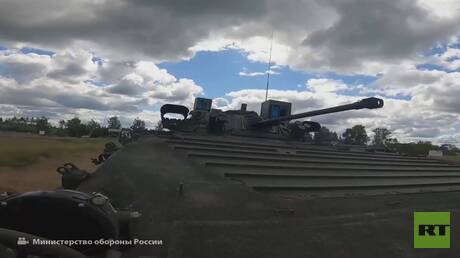 الجنود الروس يتدربون على مركبات المشاة القتالية بالوحدة العسكرية الجديدة 