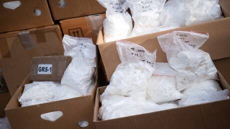 العثور على أربعة أطنان من الكوكايين مخبأة في أكياس أرز بميناء برشلونة (فيديو)