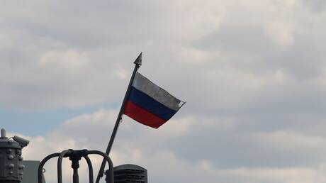 روغوف: القوات الروسية ترفع العلم الروسي في شمال مدينة كراسنوغوروفكا في جمهورية دونيتسك
