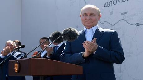 بوتين يفتتح  في بطرسبورغ نصبا تذكاريا للأدميرال أوشاكوف