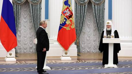 البطريرك كيريل يقلد بوتين وسام الأمير ألكسندر نيفسكي