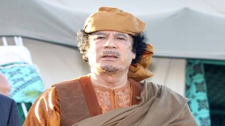 هل أكلت القطة ألسنتكم؟.. نجل الزعيم الليبي الراحل معمر القذافي يوجه رسالة لقضاة لبنانيين (فيديو)