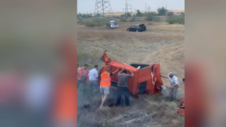 لحظة إنقاذ سائق شاحنة اصطدمت بقطار في مقاطعة فولغوغراد الروسية