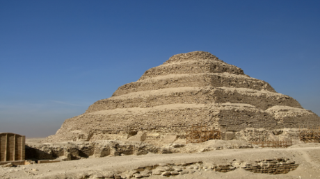 هل حل العلماء لغز بناء أقدم هرم في مصر؟!