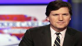 صاحب "مقابلة القرن" مع بوتين يعلن نيته إجراء مقابلة مع زيلينسكي قريبا