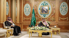 ولي العهد السعودي في برقية تهنئة للرئيس الإيراني: حريصون على تطوير العلاقات التي تجمع بلدينا وشعبينا