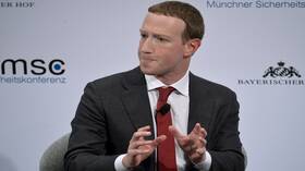 "بلومبرغ": مارك زوكربيرغ يرفض دعم ترامب أو بايدن قبل الانتخابات