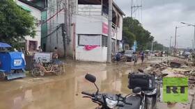 سكان الفلبين يواجهون تحديات في مكافحة آثار الفيضانات المدمرة