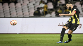 شاهد.. بنزيما يهدر ركلة جزاء بغرابة أمام إشبيلية