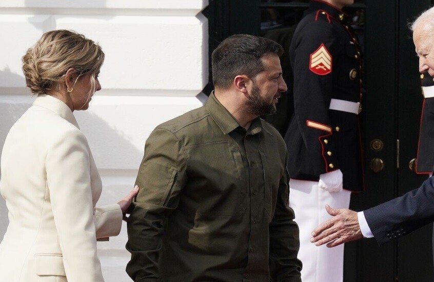 ضابط سابق في المخابرات الأمريكية يكشف استراتيجية واشنطن من الصراع الأوكراني