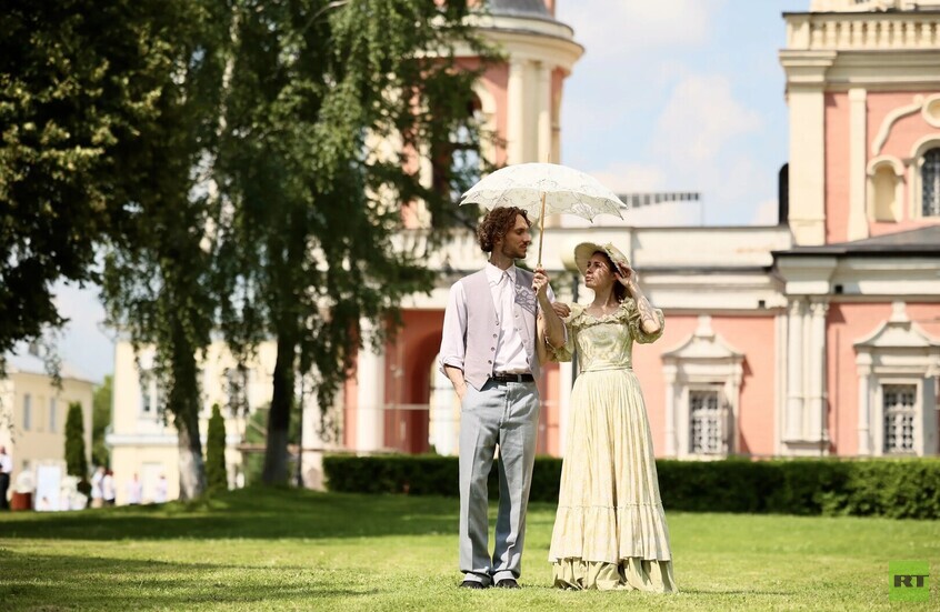 منتزه فورونتسوفو يشهد العرض الأول للمسرحية الموسيقية "كنوز القصر القديم".