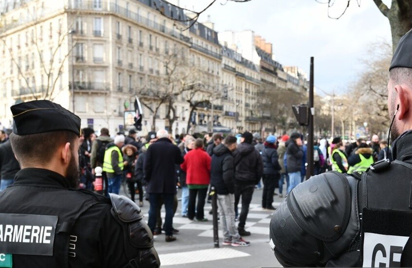 وزير الداخلية الفرنسي يدعو "لتعبئة فورية" للقوات الأمنية لحماية الجالية اليهودية