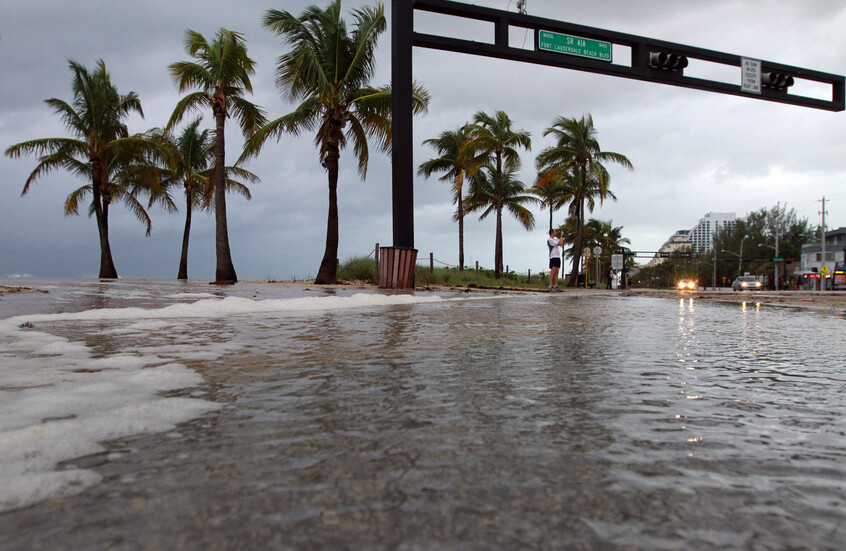 "ديبي" تتسبب بمصرع 4 أشخاص وتهدد بفيضانات كارثية في الولايات المتحدة (فيديو)