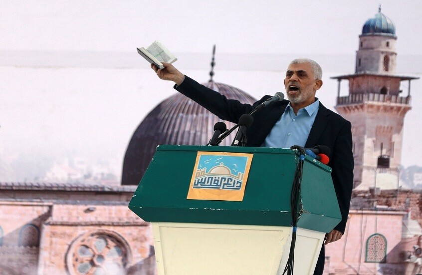 لبنان.. مسيرة حاشدة في مخيم البص ترحيبا باختيار حركة "حماس" ليحيى السنوار خلفا لهنية