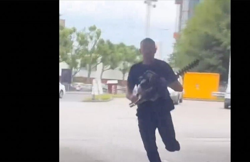 يميني متطرف يهاجم زوجين مسلمين بـ"منشار كهربائي" في مانشستر ⁣ ⁣