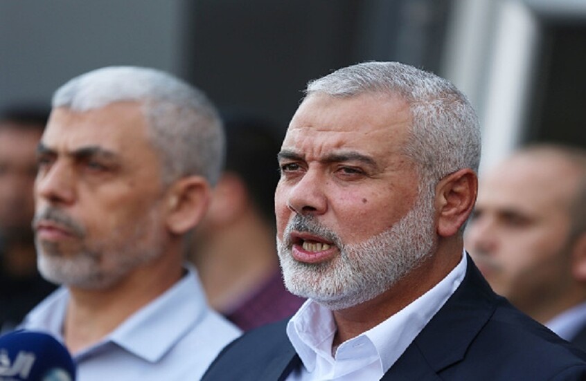 "كان نائما والأنقاض فوق جزء من جسده".. القدومي يكشف أولى اللحظات بعد اغتيال هنية