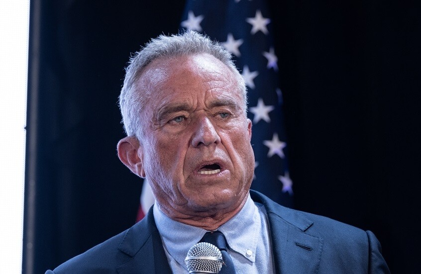 مرشح الرئاسة الأمريكية كينيدي يقترح الحد من "المغامرات العسكرية"