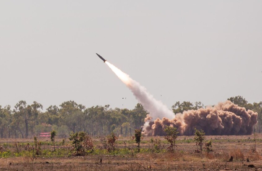 صحيفة: أوكرانيا تطلب من واشنطن السماح باستهداف القواعد الروسية بصواريخ ATACMS