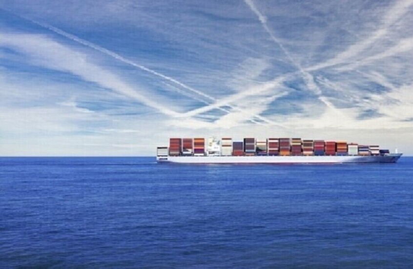 مسيرة تصيب سفينة تجارية جنوب غربي الحديدة في اليمن