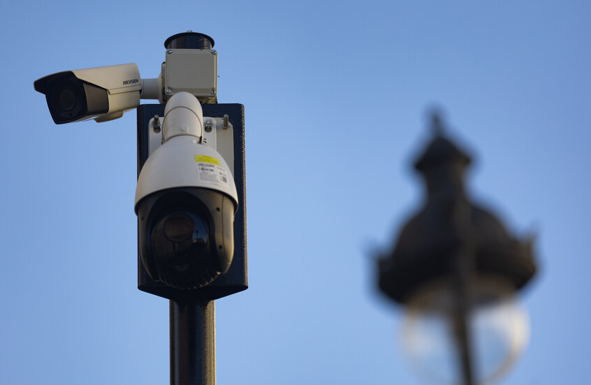 زرع كاميرات مراقبة تبث "أون لاين".. الأمن الكويتي يقبض على مواطن تجسس على خطيبته السابقة