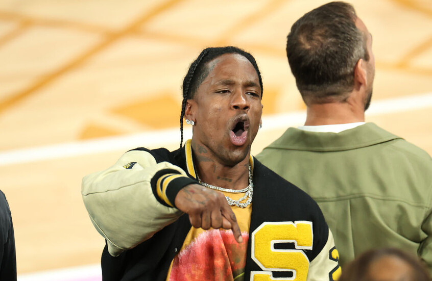 توقيف مغني الراب الأمريكي ترافيس سكوت في باريس بسبب تعنيفه عنصر أمن