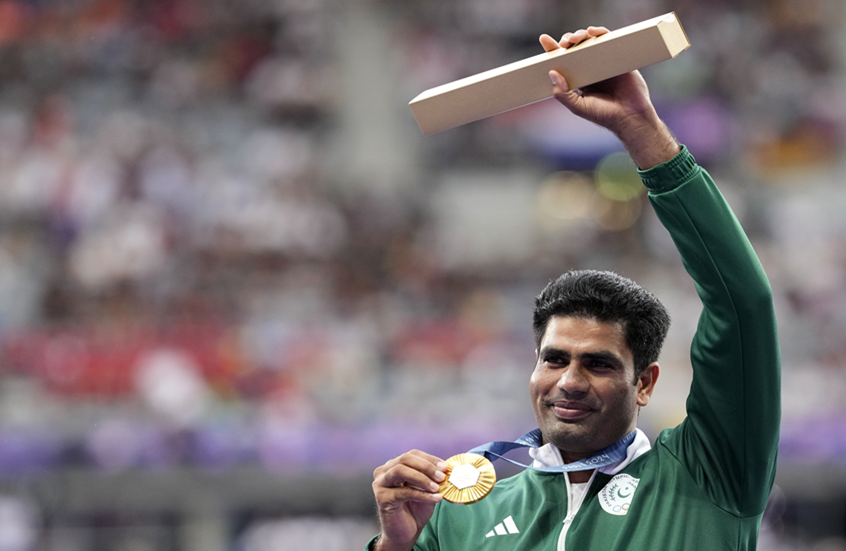 أرشاد نديم.. من التدريب برمح خشبي في الحقول إلى تتويج تاريخي في أولمبياد باريس