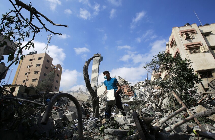 تحت القصف والتهديد الجيش الإسرائيلي يجبر العائلات الفلسطينية على النزوح (فيديو)