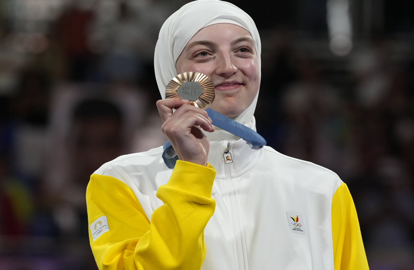 من هي سارة شعاري أول محجبة في تاريخ أوروبا تفوز بميدالية أولمبية؟