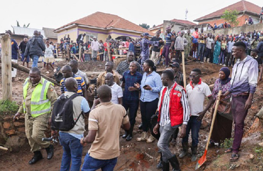 مصرع 18 شخصا على الأقل جراء انهيار مكب للنفايات في العاصمة الأوغندية (صور)