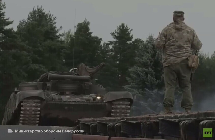 بيلاروس تنقل دباباتها إلى الحدود مع أوكرانيا