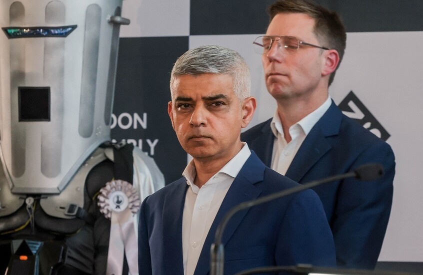 شجاعة بريطاني مسلم تساعد شرطة لندن في اعتقال منفذ عملية الطعن الدامية في ميدان ليستر