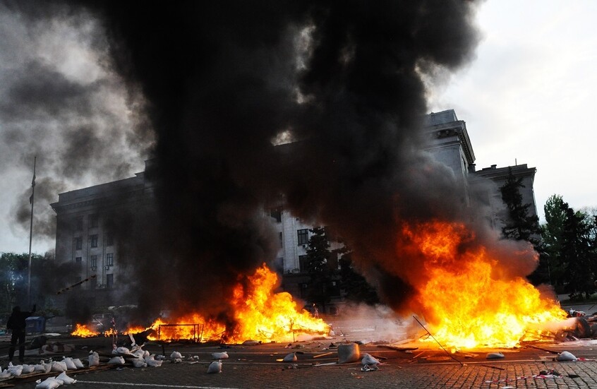 انفجارات بمستودعات لمعدات عسكرية قرب أوديسا بعد قصف صاروخي روسي