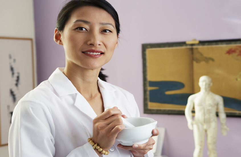 أساسه علاج صيني قديم.. عقار واعد لتعزيز مكافحة السرطان