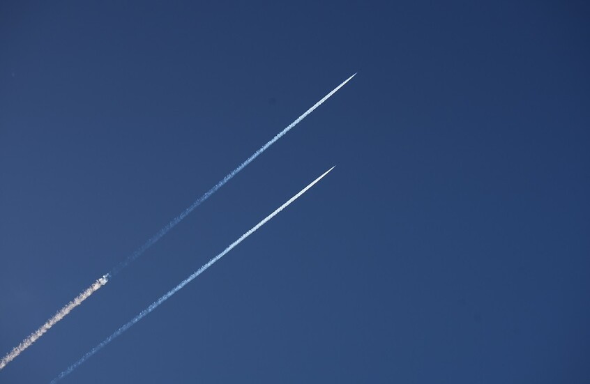 وسائل إعلام إسرائيلية: انفجارات عنيفة في منطقة ميرون بالجليل جراء صواريخ أطلقت من لبنان